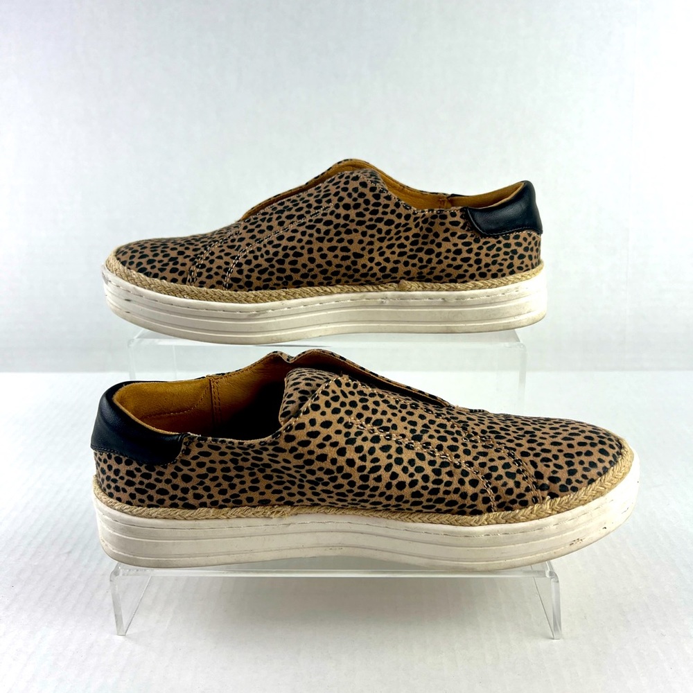 Universal Thread Sneakers, size 7, slip on
